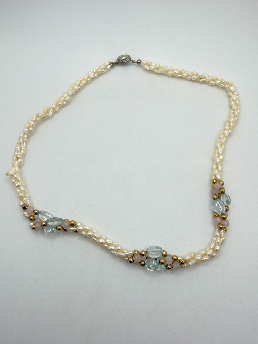 ~17" VTG Rice pearls, rose quartz, and Aquamarine necklace w/ gold tone accents!